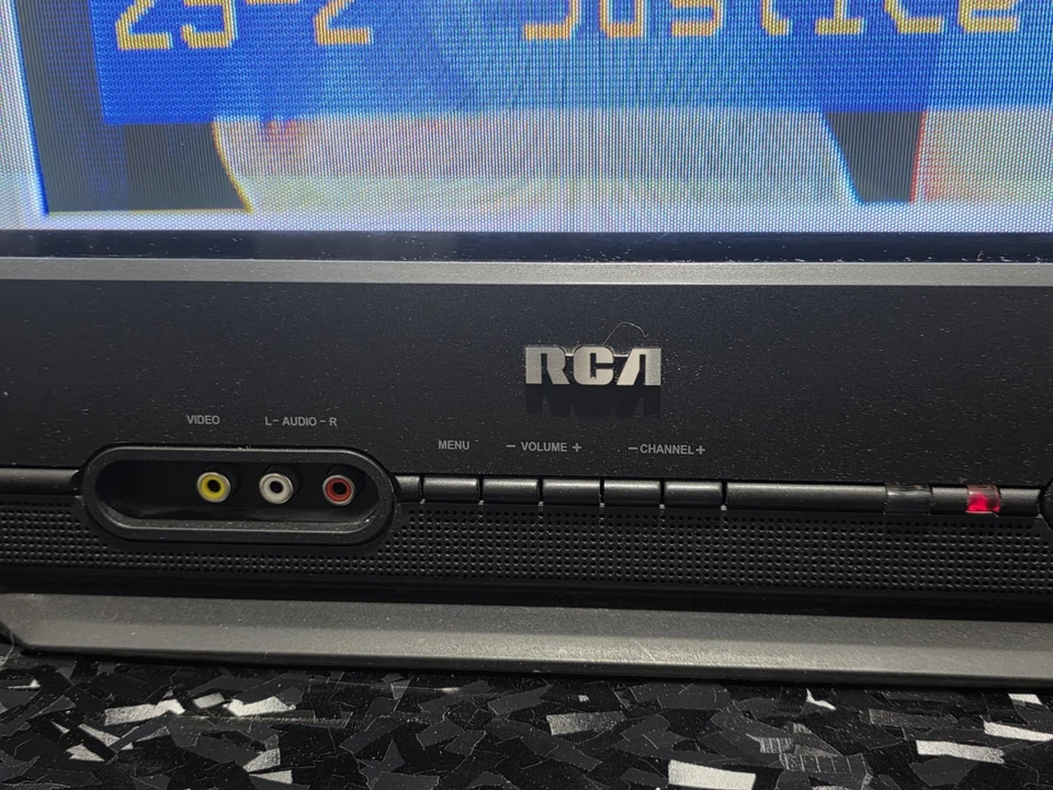 RCA Truflat 20" 20F424T CRT TV Old School Retro Gaming W/ 2 Remotes  - Image 2 of 4