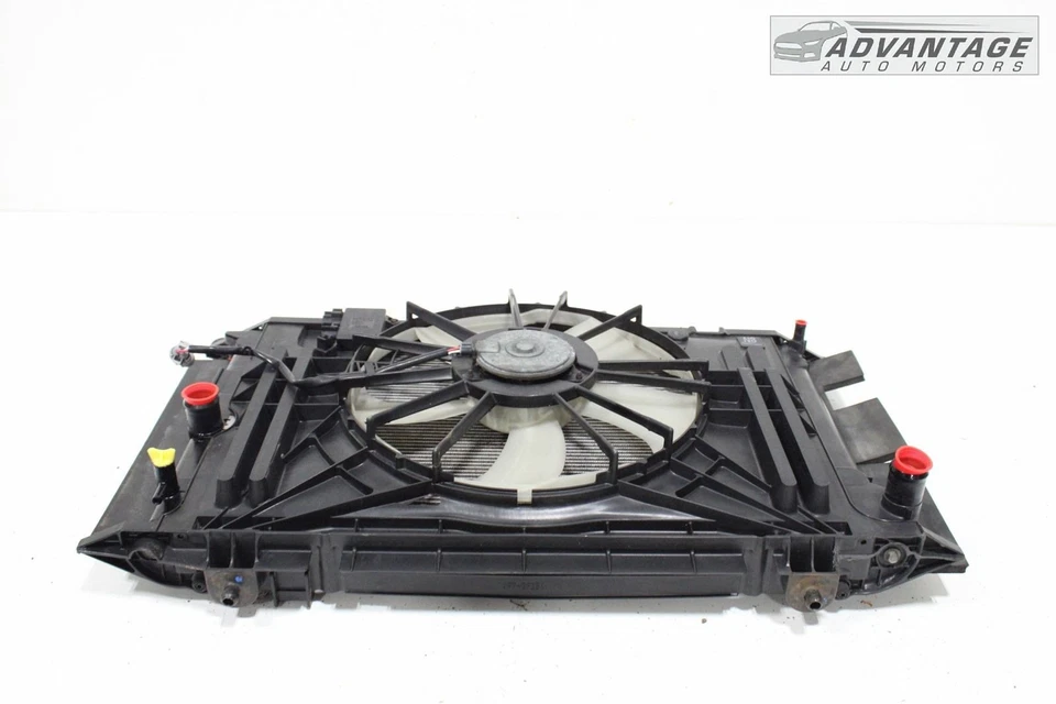 Toyota Corolla IM 2017-2018 1.8 motor refrigerante radiador de refrigeración y ventilador de cubierta OEM Foto 4 de 4
