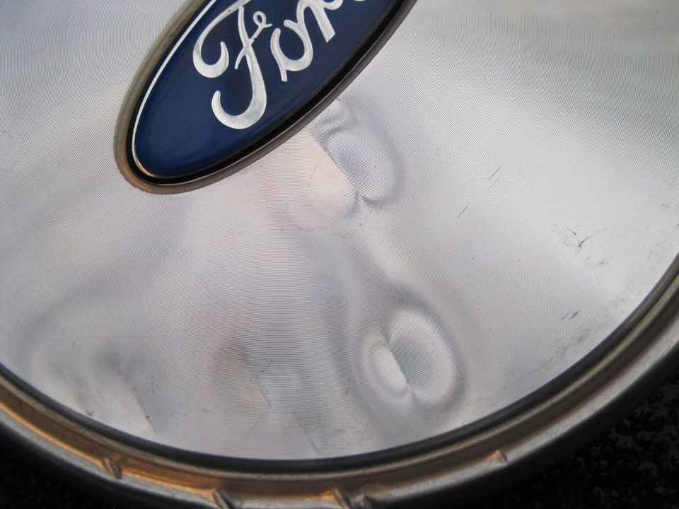 2003-2011 Ford Crown Victoria OEM Center Caps Set of 2 (3W73-1A096-AA) Foto 3 de 4