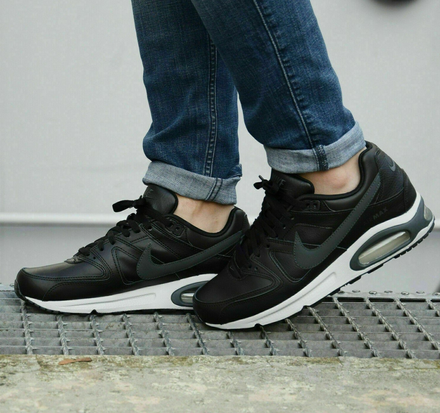 air max command triple black