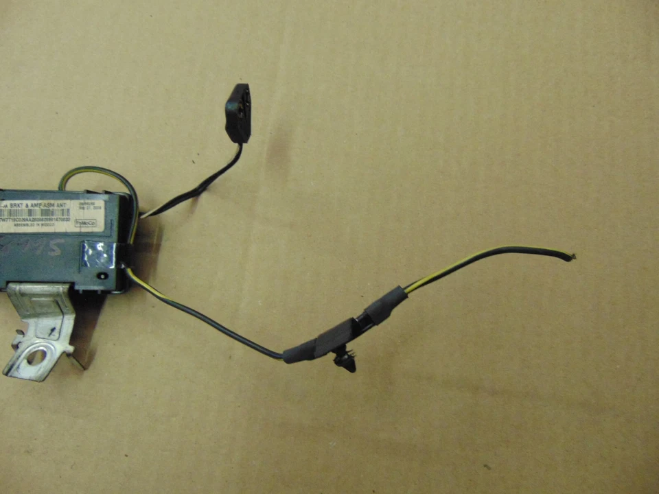 05-11 CROWN VICTORIA ANTENA TRASERA SOPORTE Y AMPLIFICADOR CONJUNTO 7W7T-19C029-AA #8995 Foto 2 de 4