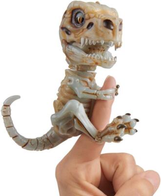Untamed by Fingerlings 3981 Fingerlings Untamed Skeleton Dion T-Rex-Doom,