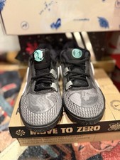 NIKE KYRIE 8 GO GS Black/Black-White-Light Menta KIDS SIZE 4.5Y