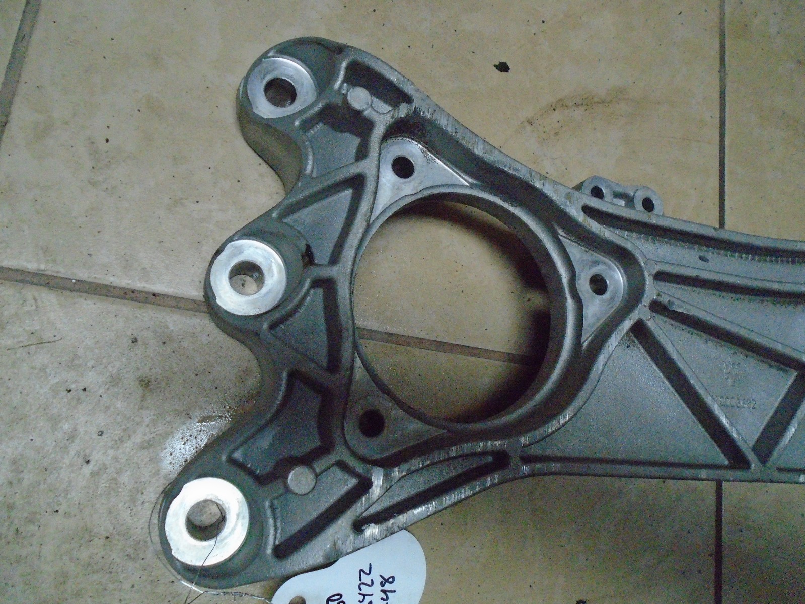 2014 - 2017 MASERATI GHIBLI AUTO TRANSMISSION GEARBOX MOUNT BRACKET OEM