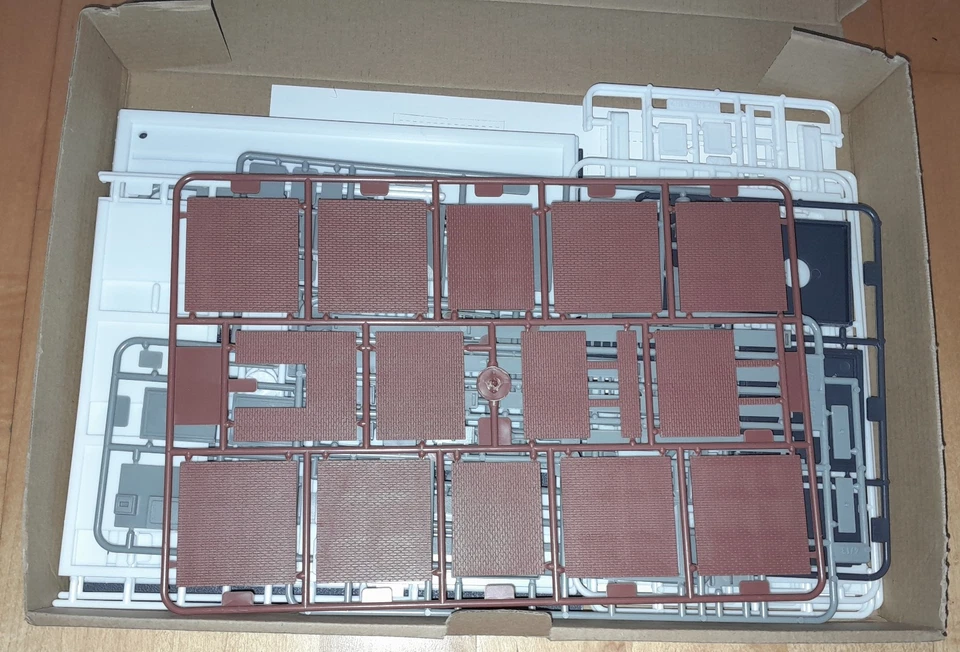 Faller H0 Feuerwache mit Fahrzeughalle und Schlauchturm, Bausatz, NEU ohne OVP - Bild 3 von 4