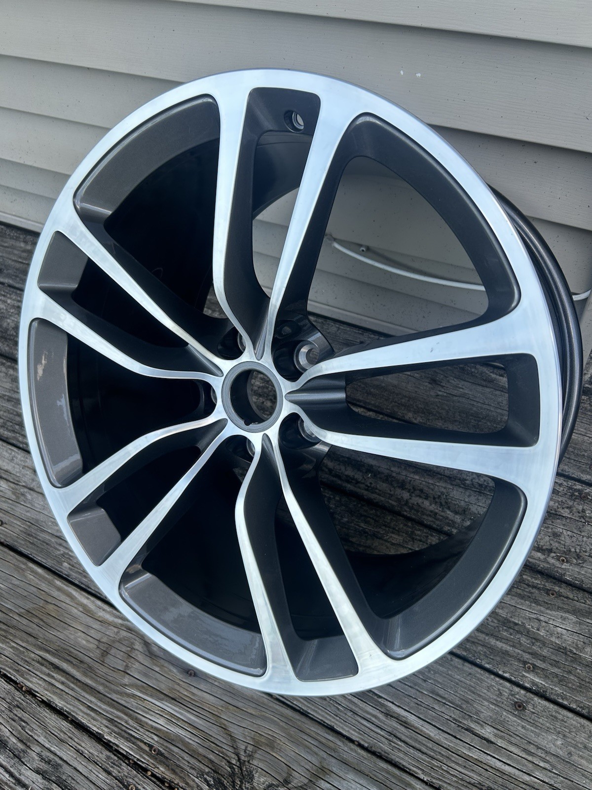 ASTON MARTIN Dvs V12 20x8.5 New Rim Front