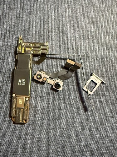 Apple iPhone 13 128GB Unlocked logic board. Stuck in restore . Parts only