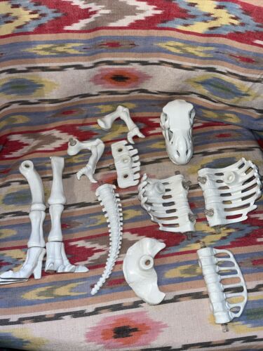 BONE AGE Dinosaur by Kenner 1988 T-REX  Skeleton Bone Part Lot - Picture 1 of 8