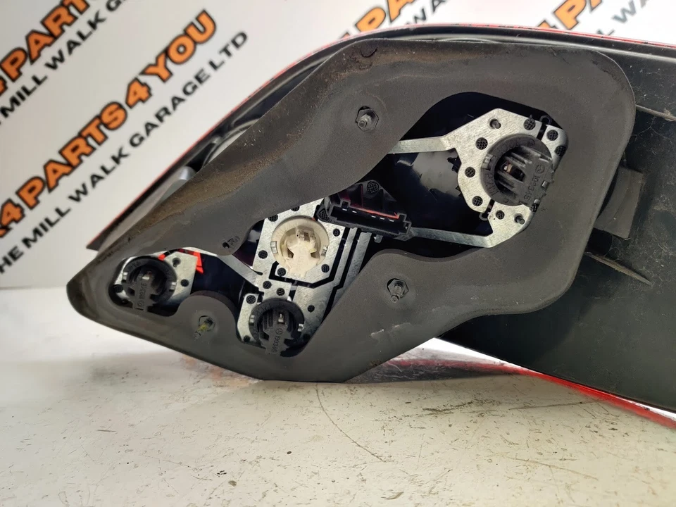 LUZ TRASERA IZQUIERDA MERCEDES-BENZ CLASE R R320 W251 A2518200364 Foto 4 de 4