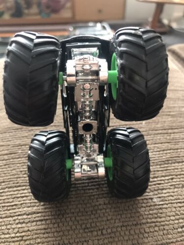 Hot Wheels Monster Jam Skeleton Crew Monster Truck 1:64 Die Cast Kids Toy - Picture 7 of 9