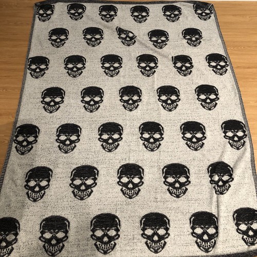 Goth Skull Blanket Halloween Black Gray Sweater Knit Throw 50x60 Mortar and Bone - Picture 6 of 6