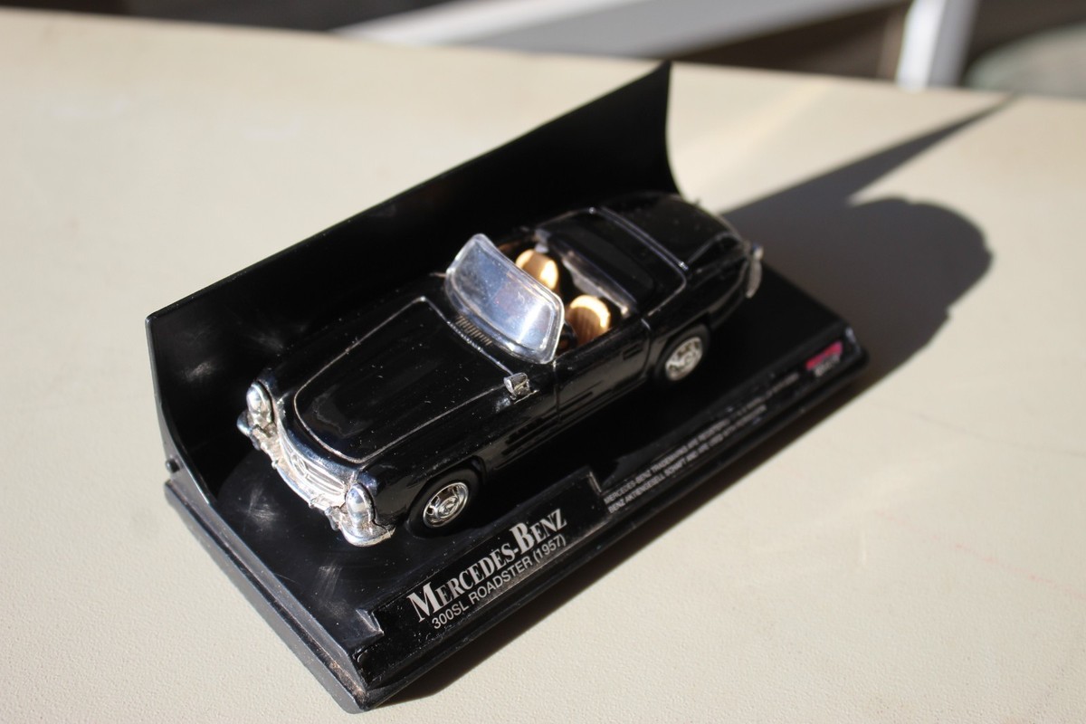 new-ray Mercedes-Benz300SL・ROADSTER 1957 Diecast Model of Mercedes-Benz 300SL Roadster (1957) By New Ray 1