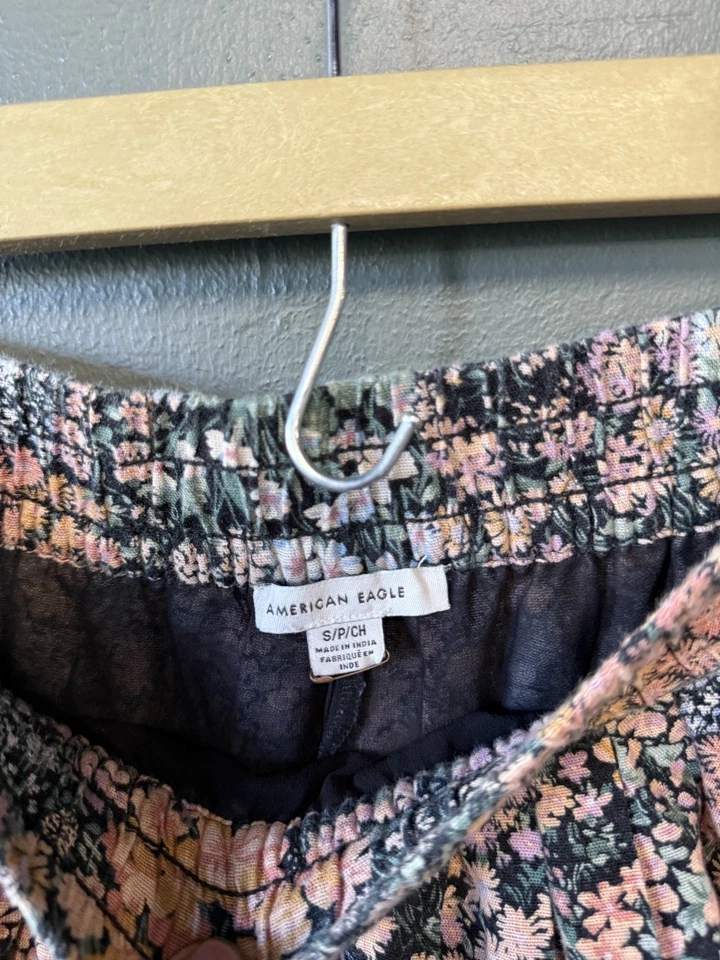 Женская юбка без застежек с цветочным узором American Eagle размер Small - Изображение 3 из 3