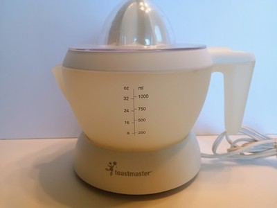 Vintage Toastmaster Citrus Orange Juicer w/Pulp Adjuster Model 1108 Large 32 Oz