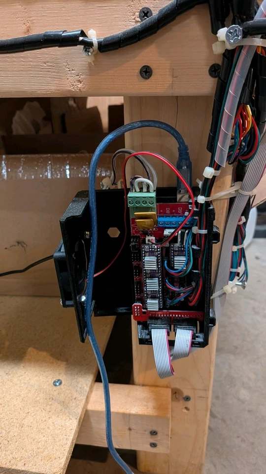 Máquina CNC: MPCNC con sierra giratoria DeWalt 660 Foto 2 de 4