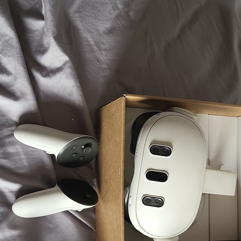 Meta Quest 3 Standalone VR Headset with Touch Controllers White