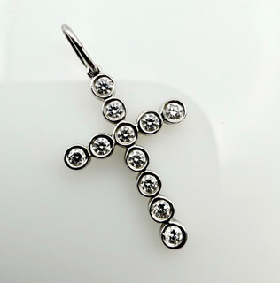 Tiffany & Co. Set Lunetta Jazz Platino VS2 Diamante Croce Ciondolo Charm 0 75"