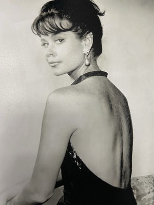 Elizabeth Montgomery Back Pose  Actress Gorgeous 4x6  B&W photo
