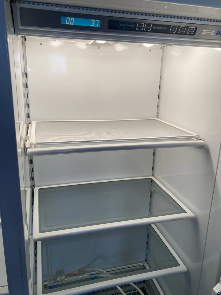 Geladeira/freezer Sub-Zero 642/O 42" com painéis lado a lado - Imagem 3 de 4