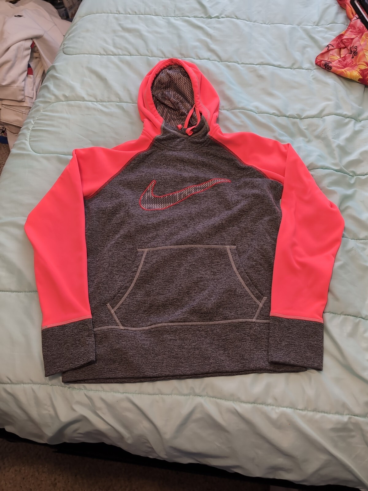 Nike Therma-Fit Pink & Gray Long Sleeve Pullover Hoodie M