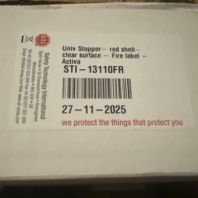 STI 13110FR Universal Stopper, Aufputzmontage, Feuermeldeetikett aktivieren