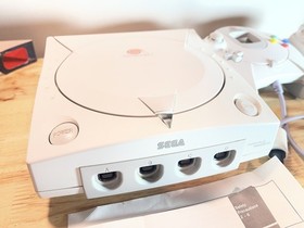 Sega Dreamcast HKT-3020 Console Bundle w/OEM Controllers (2) and VGA cable 🤖