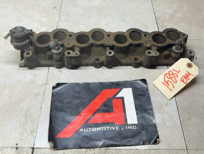 1996 LINCOLN MARK VIII Left Lower Intake Manifold Assembly w/ 2 Fuel Injectors