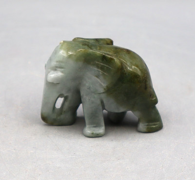 Wunderschöner Elefant aus Jade ca. 47 x 35 mm  Edelstein Elephant  b1