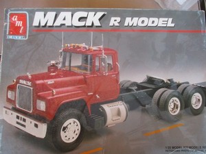 Maquette Voiture Course AMT MPC905M – Plastique Haute Précision – Échelle – Nécessite Colle