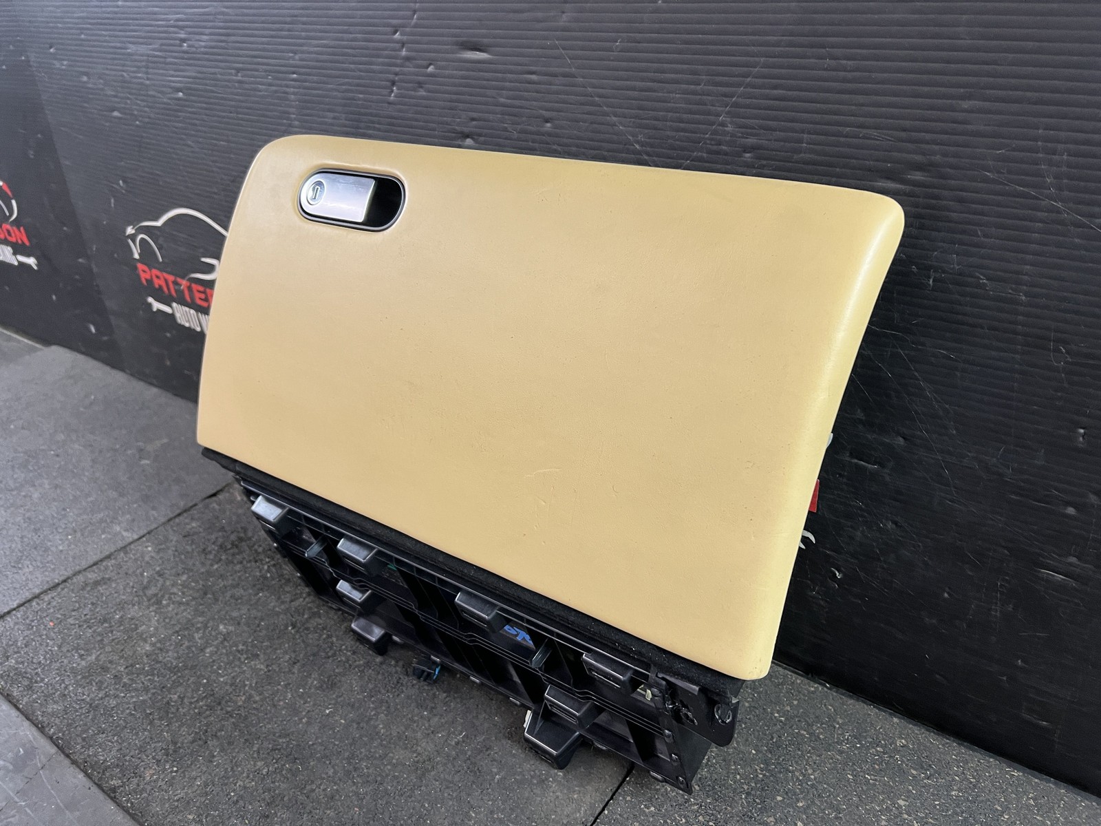 07-12 BENTLEY CONTINENTAL GTC DASH GLOVE BOX STORAGE COMPARTMENT TAN