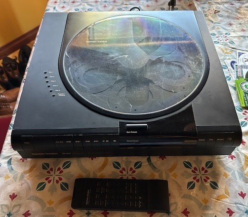 Harman/Kardon 5-Disc Changer TL8500 Turns On - For Parts Or Repair - Clean Until