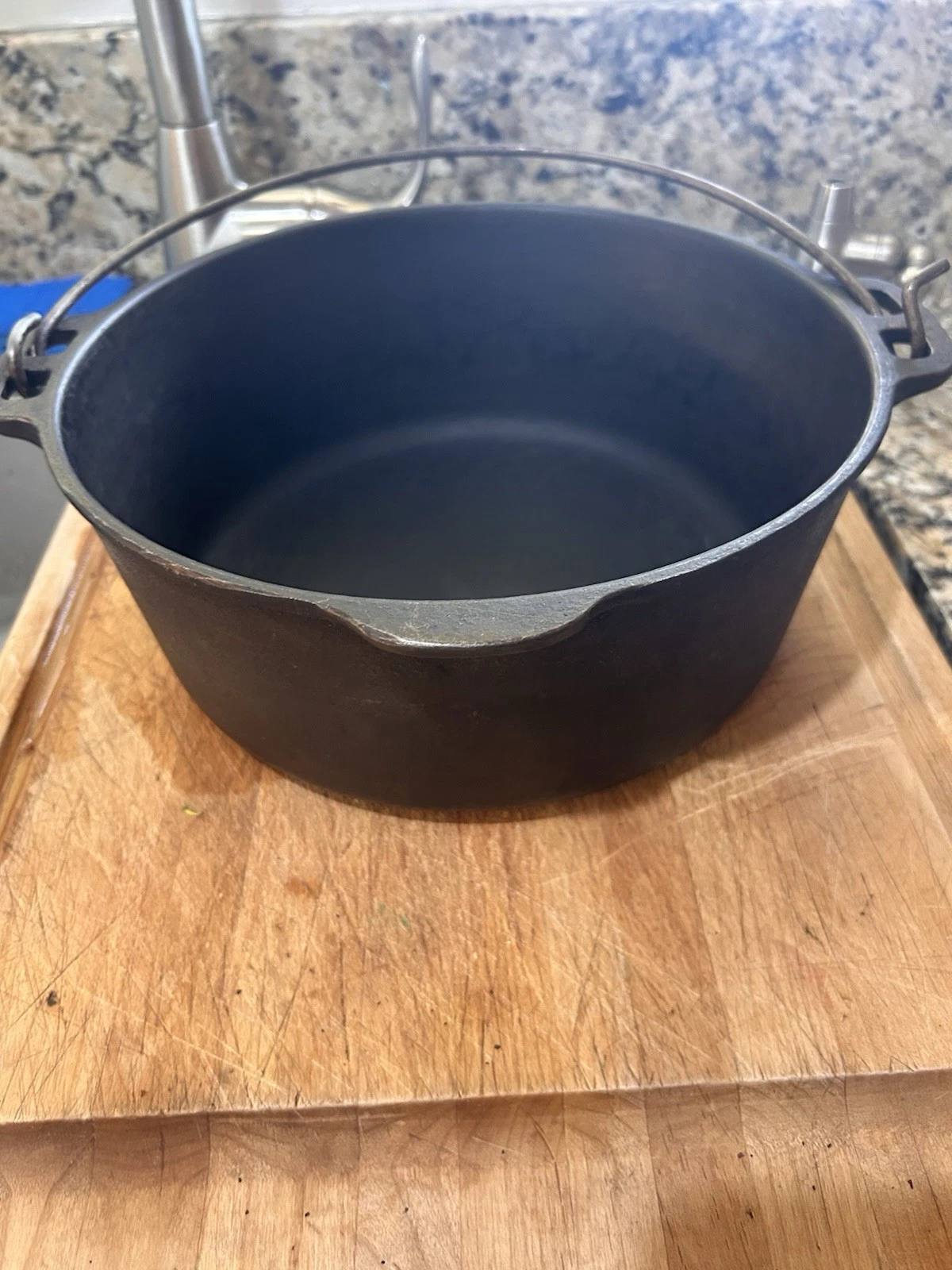 5 Quarts Cast Iron Dutch Oven No Brand Not Sure The Maker