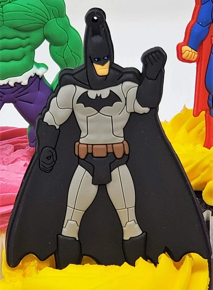 Pastel de cumpleaños de superhéroes de cómic, cupcake con Spiderman, Hulk, Flash Foto 3 de 4