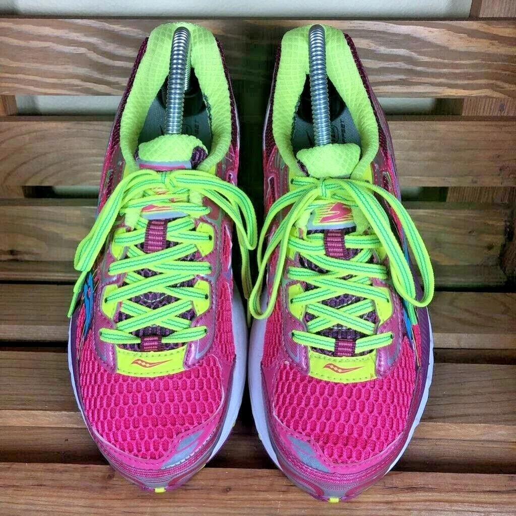 Saucony green deals running shoes