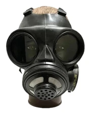 Canadian C3 Gas Mask Size MEDIUM New Condition