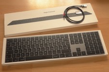 Apple Magic Keyboard mit Zahlenfeld Space Gra...