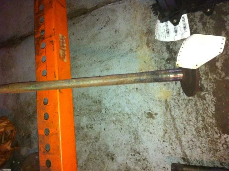 82-89 Chrysler Fifth Avenue Right Passenger Axle Shaft Square Axle Cover - Image 2 of 4