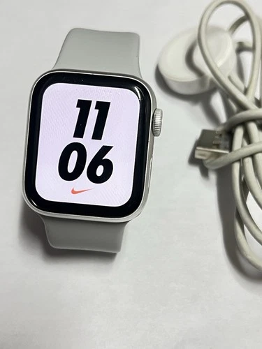 Apple Watch Series 4 40mm Aluminum Case Sport Band (GPS+cellular) unlocked