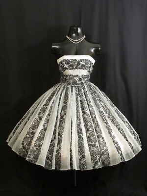 open lace back dress Vintage Ball Gown Wedding Dresses Lace Flowers Cap Sleeves Organza Layered