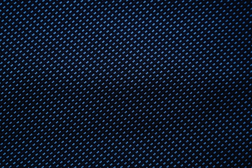 Elegante corbata CORNELIANI negra lisa hecha a mano en Italia Foto 4 de 4