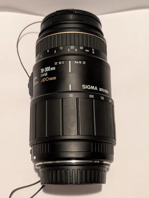 Near Mint Sigma AF 70-300mm F4-5.6 APO Macro Lens. - Photo 1/4