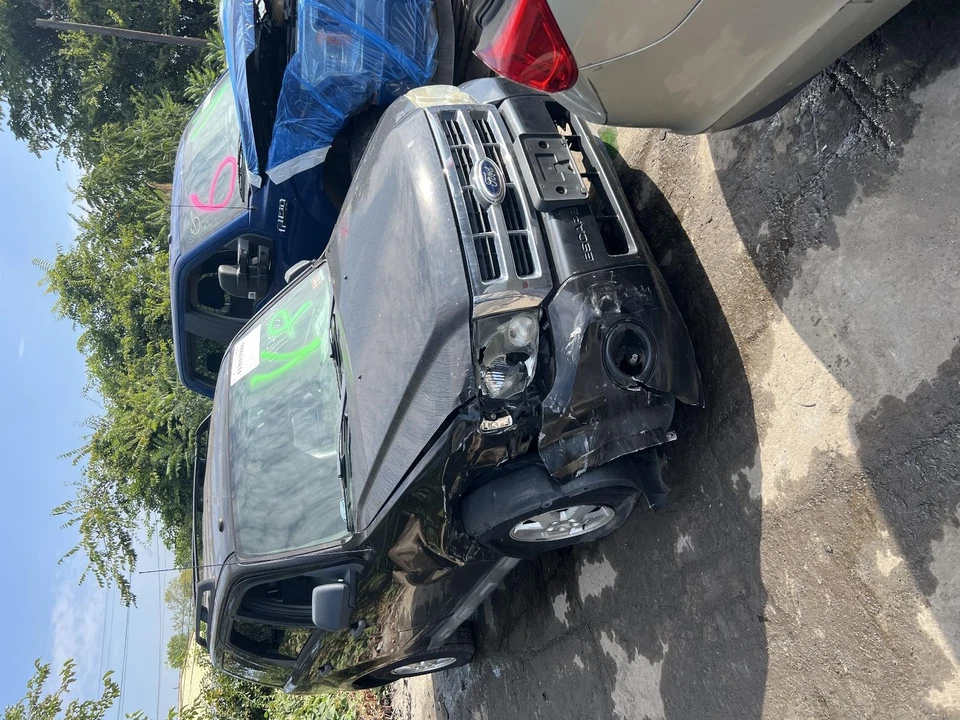Used Rear Right Door Assembly Rear Side fits: 2011 Ford Escape electric windows - Изображение 2 из 4