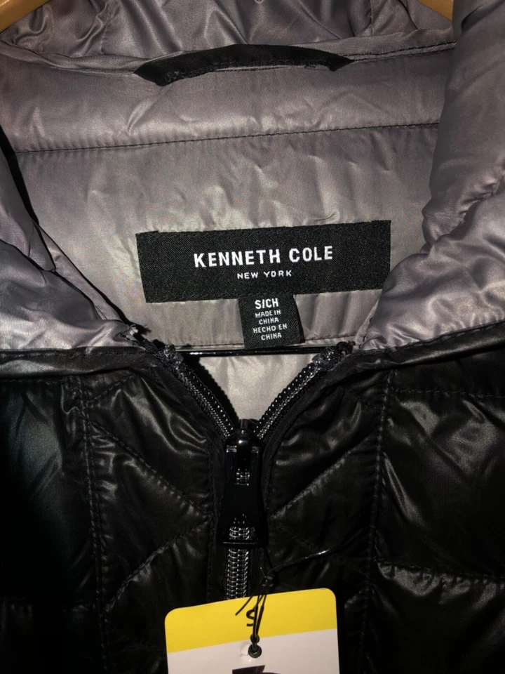 Abrigo chaqueta acolchada Anorak Kenneth Cole para dama. Negro. S Foto 4 de 4
