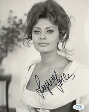 Sophia Loren Sexy Autographed Signed 8x10 Photo ACOA