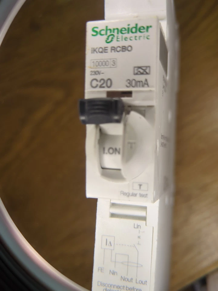 Schneider IKQE C 20 Rcbo 20 Amp 30mA Type C A9D17820 Type A, SENT FAST , REDUCED - Image 3 of 4