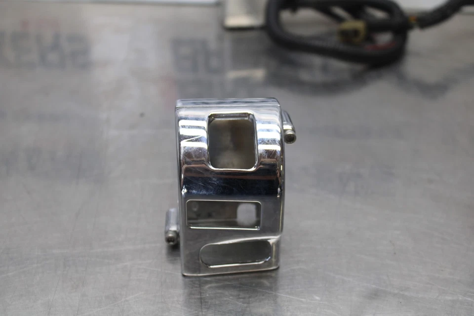 03-08 KAWASAKI VULCAN 1600 CLIP IZQUIERDO EN MANGO BOCINA SEÑALES INTERRUPTOR BB196 Foto 2 de 4