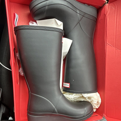 Hunter Women's Black Knee High Waterproof Rain Boots Slip-On Pull On Rubber