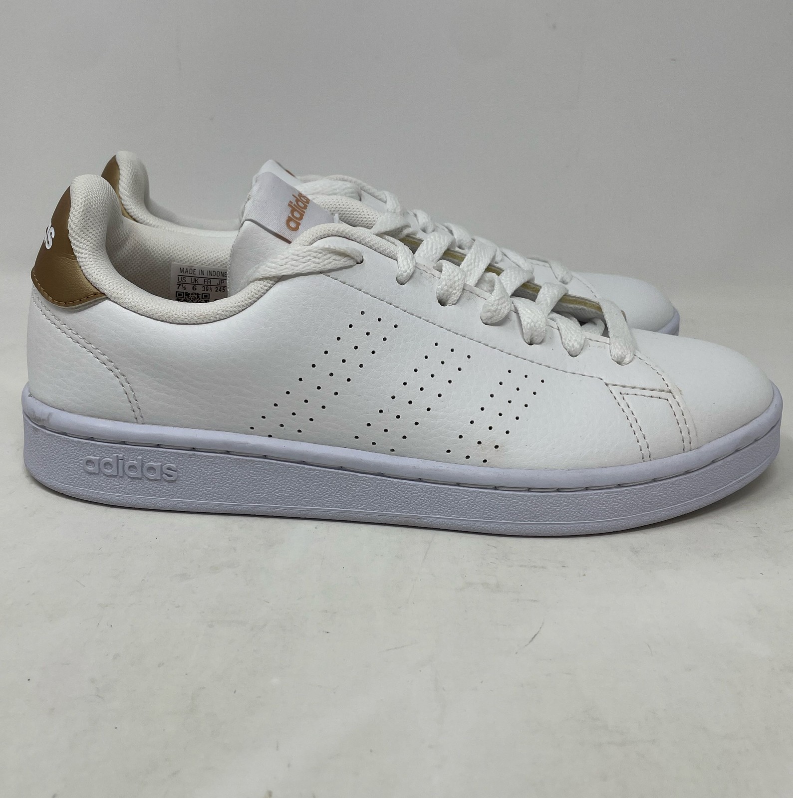 Adidas Women's Advantage Tennis Shoe in White Copper Metallic Size 7.5