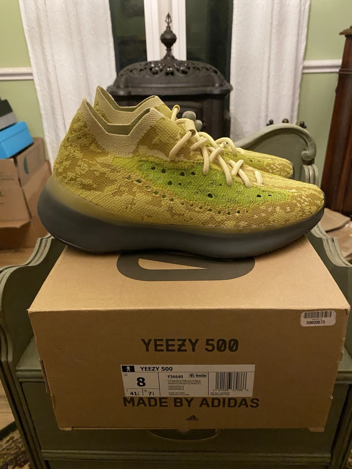 Yeezy 380 Hylte taglia 8 nuovo con scatola di ricambio