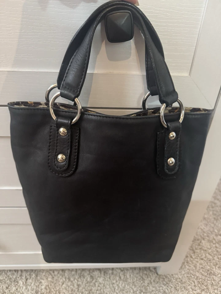 Bolso de Mano Pequeño Maurizio Taiuti Cuero Negro Tachonado NUEVO SIN ETIQUETAS Foto 2 de 4